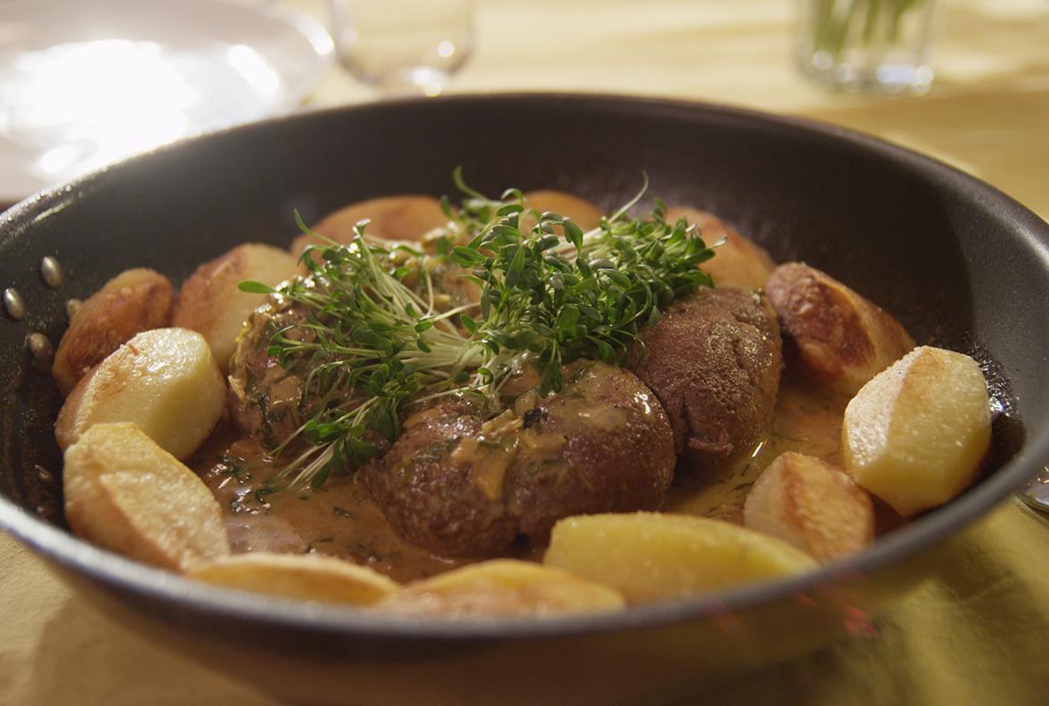 Gebakken kalfsniertjes met mosterdsaus